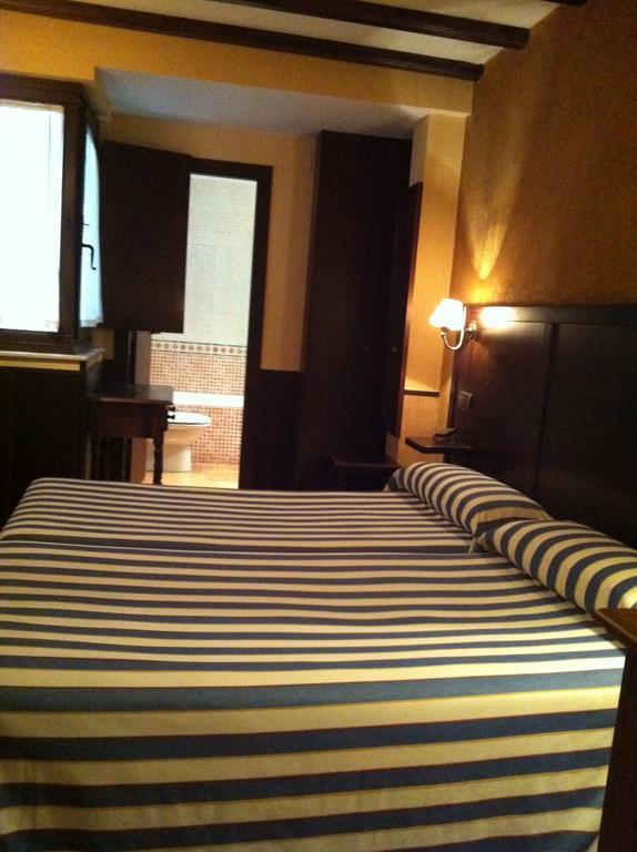 Hosteria Casa Vallejo ซาลามังกา ภายนอก รูปภาพ